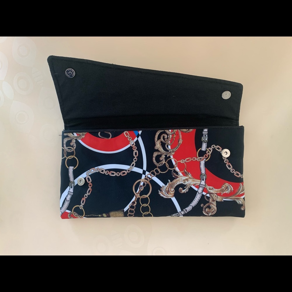 Handmade “BELTED CHAINS” clutch - Picture 2 of 3